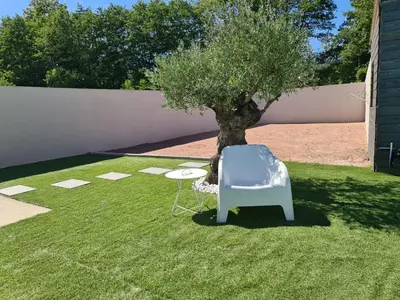 Jardin de l'établissement Gîte des Vernizeaux