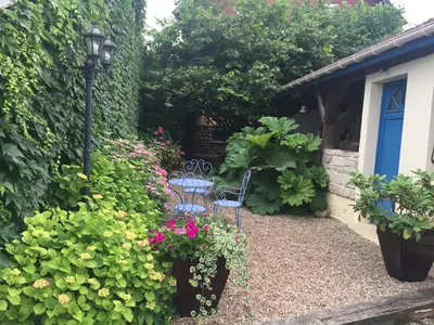 Jardin de l'établissement au café de la gare, SPA, Pêche en Saone Bourgogne Maison de charme spacieuse Dijon Dole Gray