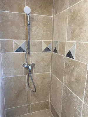 Salle de bains dans l'établissement Maison calme à Beaune