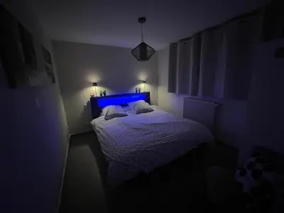 Un ou plusieurs lits dans un hébergement de l'établissement Le gîte du cavalier au cœur de la Forêt/jacuzzi
