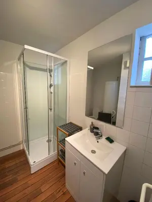 Salle de bains dans l'établissement Le gîte du cavalier au cœur de la Forêt/jacuzzi