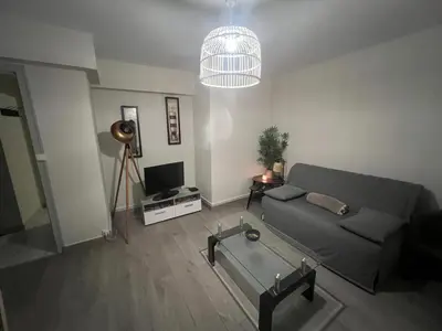 Télévision ou salle de divertissement dans l'établissement Le gîte du cavalier au cœur de la Forêt/jacuzzi