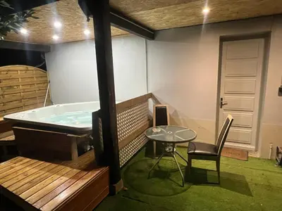 Plan de l'établissement Le gîte du cavalier au cœur de la Forêt/jacuzzi