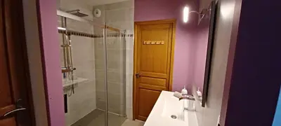 Salle de bains dans l'établissement Au Petit Pressoir
