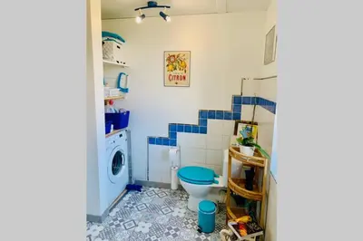 Salle de bains dans l'établissement Petit Blanc