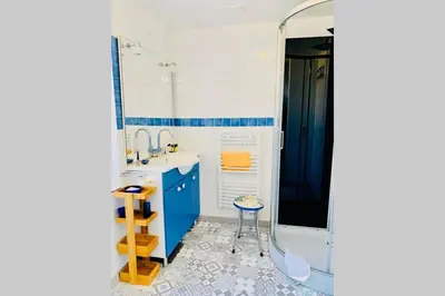 Salle de bains dans l'établissement Petit Blanc