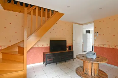 Télévision ou salle de divertissement dans l'établissement La Petite Maison Blanzy