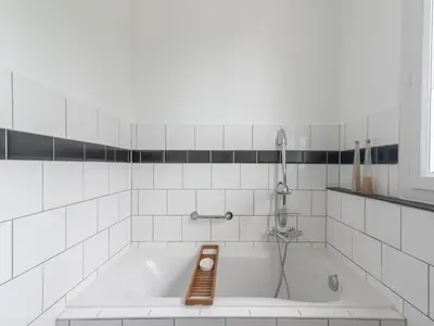 Salle de bains dans l'établissement Burgundy Poolside Getaway
