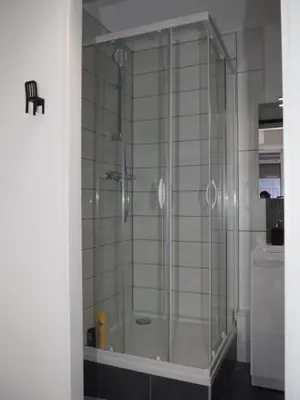 Salle de bains dans l'établissement Le Millotet - Agréable studio à 2 mn Dijon Gare