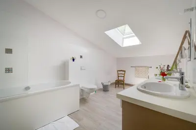 Salle de bains dans l'établissement Gîte de l'Arvolot