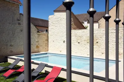 Piscine de l'établissement Le Charles V ou située à proximité