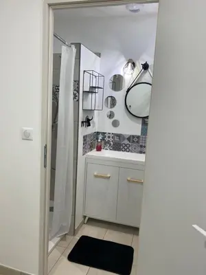 Salle de bains dans l'établissement Gîte de la Doit, en pleine campagne, pour 14 pers