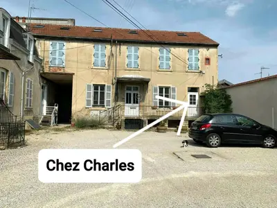 Plan de l'établissement Chez Charles Centre-Parking privé-Hospices-Gare