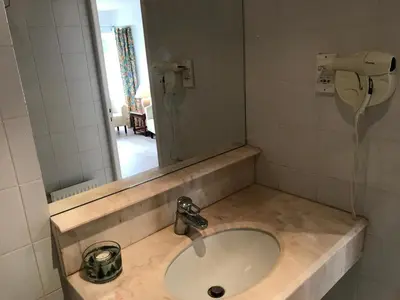 Salle de bains dans l'établissement Les Brizards, L'Auberge - Morvan (8 personnes)