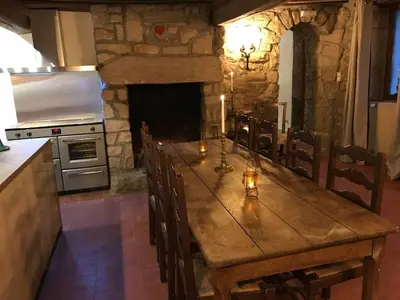 Cuisine ou kitchenette dans l'établissement Les Brizards, L'Auberge - Morvan (8 personnes)