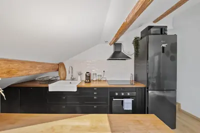 Cuisine ou kitchenette dans l'établissement Le Vannerie - Appartement cœur historique - Tout équipé