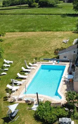 Piscine de l'établissement Le Gîte De L'Ouche Charlot ou située à proximité
