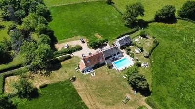 Piscine de l'établissement Le Gîte De L'Ouche Charlot ou située à proximité