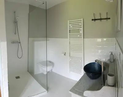 Salle de bains dans l'établissement les chambres de Marthe