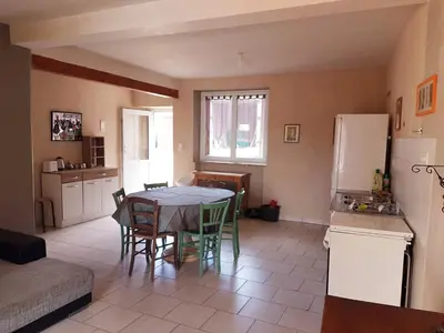 Cuisine ou kitchenette dans l'établissement Gîte cosy 4 à 9 personnes