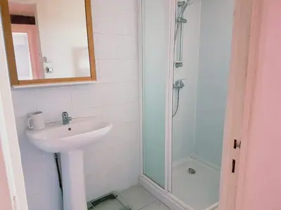 Salle de bains dans l'établissement Gîte cosy 4 à 9 personnes