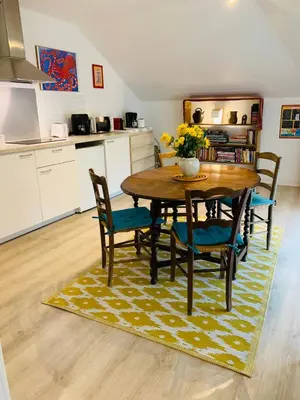 Cuisine ou kitchenette dans l'établissement Aux couleurs de Commarin CHAMBRES d'hôtes