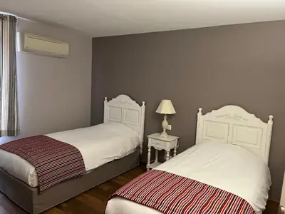 Un ou plusieurs lits dans un hébergement de l'établissement Hotel Village Motel