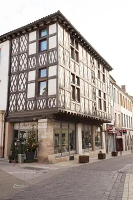 Plan de l'établissement Spacieux appartement, A-mi-chemin, au coeur de Tournus