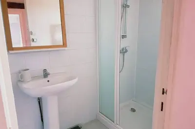 Salle de bains dans l'établissement Gîte cosy 2 à 5 personnes