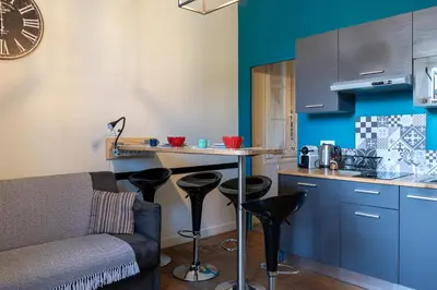 Cuisine ou kitchenette dans l'établissement La petite cour