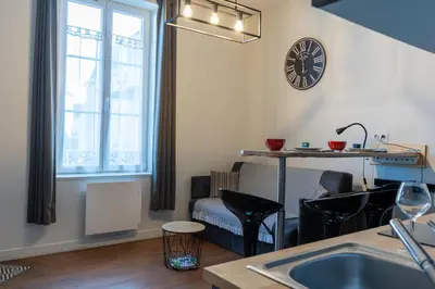 Cuisine ou kitchenette dans l'établissement La petite cour