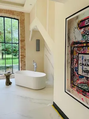 Salle de bains dans l'établissement Château de Beauchamp- La chapelle de Guinchay
