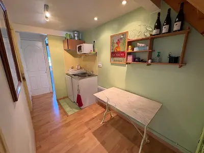 Cuisine ou kitchenette dans l'établissement Doubs Séjour - Chambres climatisées Petits déj en supplément