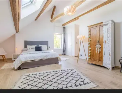 Un ou plusieurs lits dans un hébergement de l'établissement La Bergerie maison 2 chambres dans le village de Palleau, Les Blés Dorés maison 3 chambres et les Graines de Lin maison 3 chambres à Corgengoux avec piscine, verger, terrasses aménagées, parking voitures, terrain de pétanque, à vous de choisir votre gîte