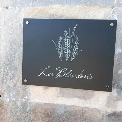 Certificat, récompense, panneau ou autre document affiché dans l'établissement La Bergerie maison 2 chambres dans le village de Palleau, Les Blés Dorés maison 3 chambres et les Graines de Lin maison 3 chambres à Corgengoux avec piscine, verger, terrasses aménagées, parking voitures, terrain de pétanque, à vous de choisir votre gîte