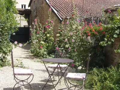 Jardin de l'établissement La Maison des Gardes - Chambres d'hôtes