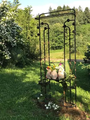 Jardin de l'établissement Chambre privative et originale, à 20 mn de Cluny