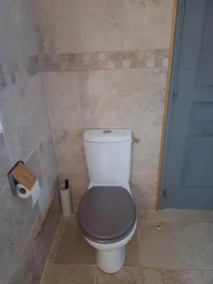Salle de bains dans l'établissement Le Clos des Lavandes