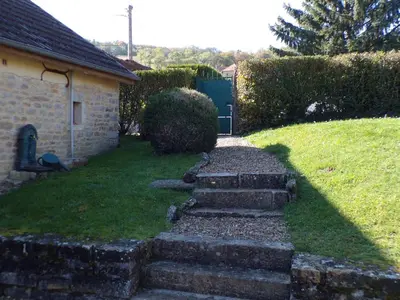 Jardin de l'établissement maison authentique 2 à 8 personnes