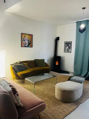 Coin salon dans l'établissement La Suite Gainsbourg