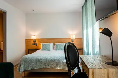 Un ou plusieurs lits dans un hébergement de l'établissement Hôtel L'Ouvrée