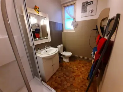 Salle de bains dans l'établissement Joli appartement meublé