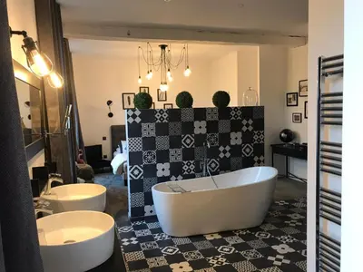 Salle de bains dans l'établissement Les remparts