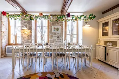 Cuisine ou kitchenette dans l'établissement La Maison George