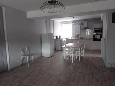 Cuisine ou kitchenette dans l'établissement La Résidence du Canal de Bourgogne