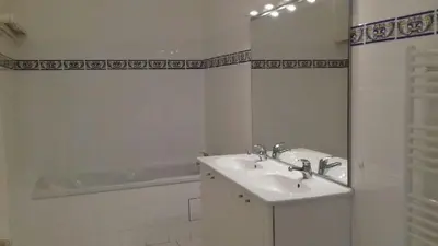 Salle de bains dans l'établissement Le Relais des Négociants