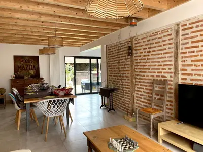 Télévision ou salle de divertissement dans l'établissement Clos De La Charnaille