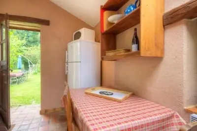 Cuisine ou kitchenette dans l'établissement La Petite Forge de BUFFON
