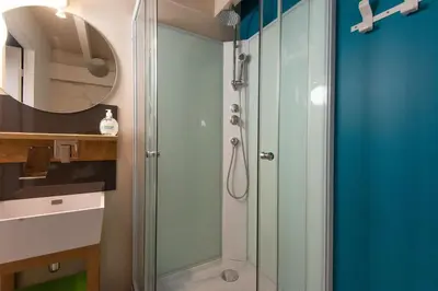 Salle de bains dans l'établissement Gîte L'Atelier de Tournerie