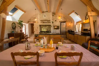 Plan de l'établissement Gîte La grange des Hirondelles 15 personnes 5litsdoubles 5litssimples 1convertible chez MAYMARD Yannick à 28 route de la croix forêt à ANTULLY réf à Gîte de France G2005 Corps de ferme entièrement rénové de bon standing